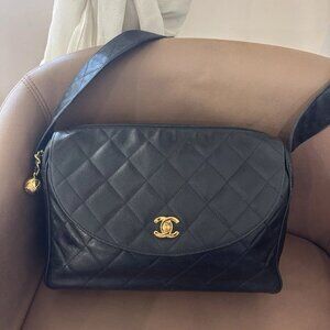 Authentic CHANEL caviar quilted vintage 1991 black camera crossbody bag